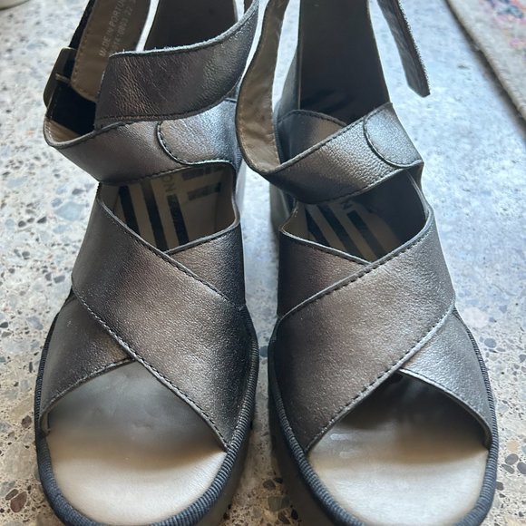 Silver Leather Fly London platform sandals - Picture 3 of 7